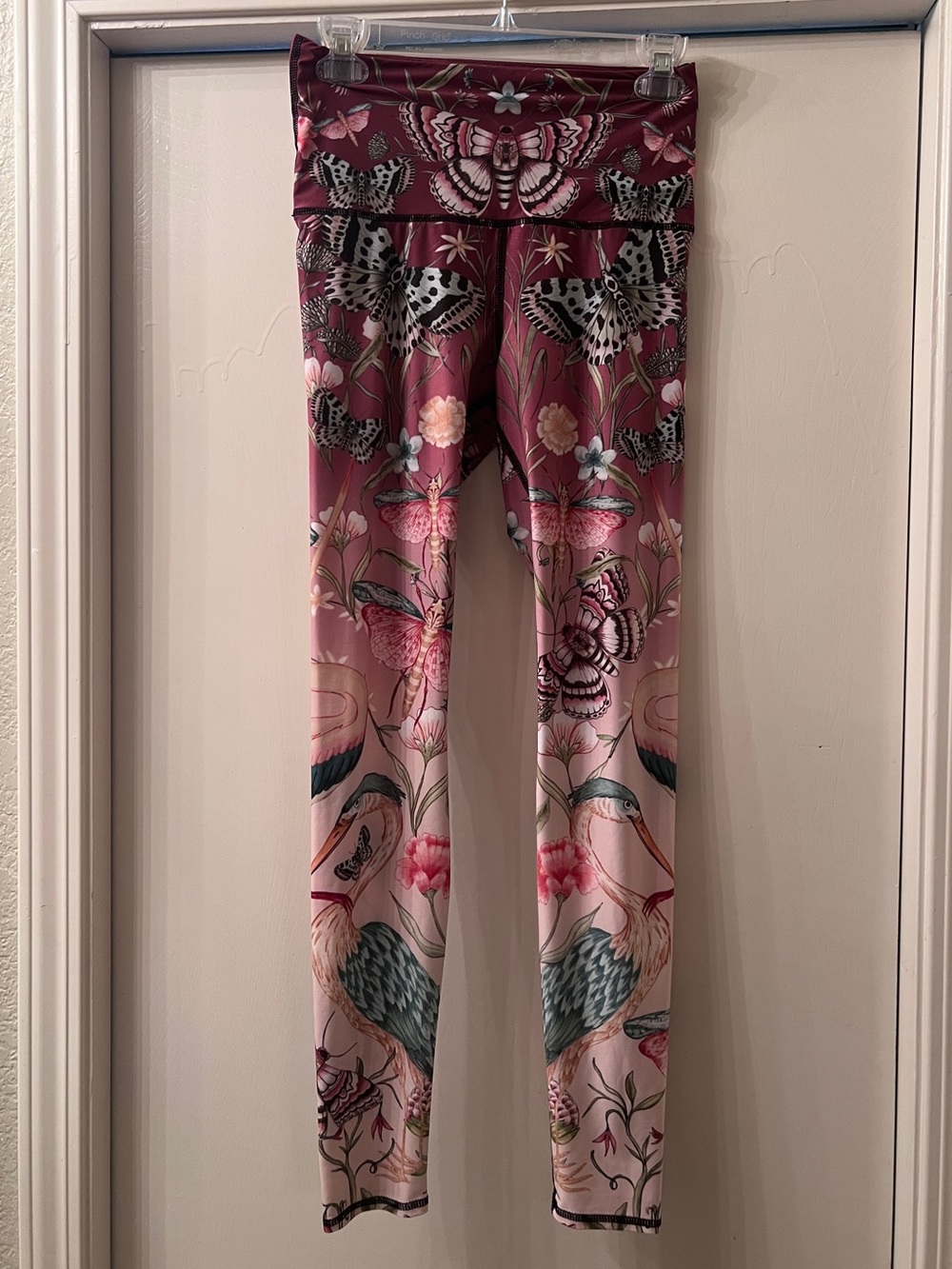 Yoga Democracy Pretty In Pink Full Length Leggings Size SMALL - Picture 3 of 12